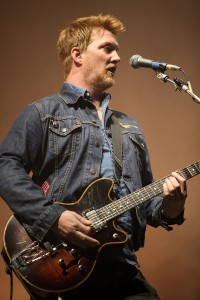 800px-Queen_of_the_Stone_Edge-Josh_Homme-IMG_6555